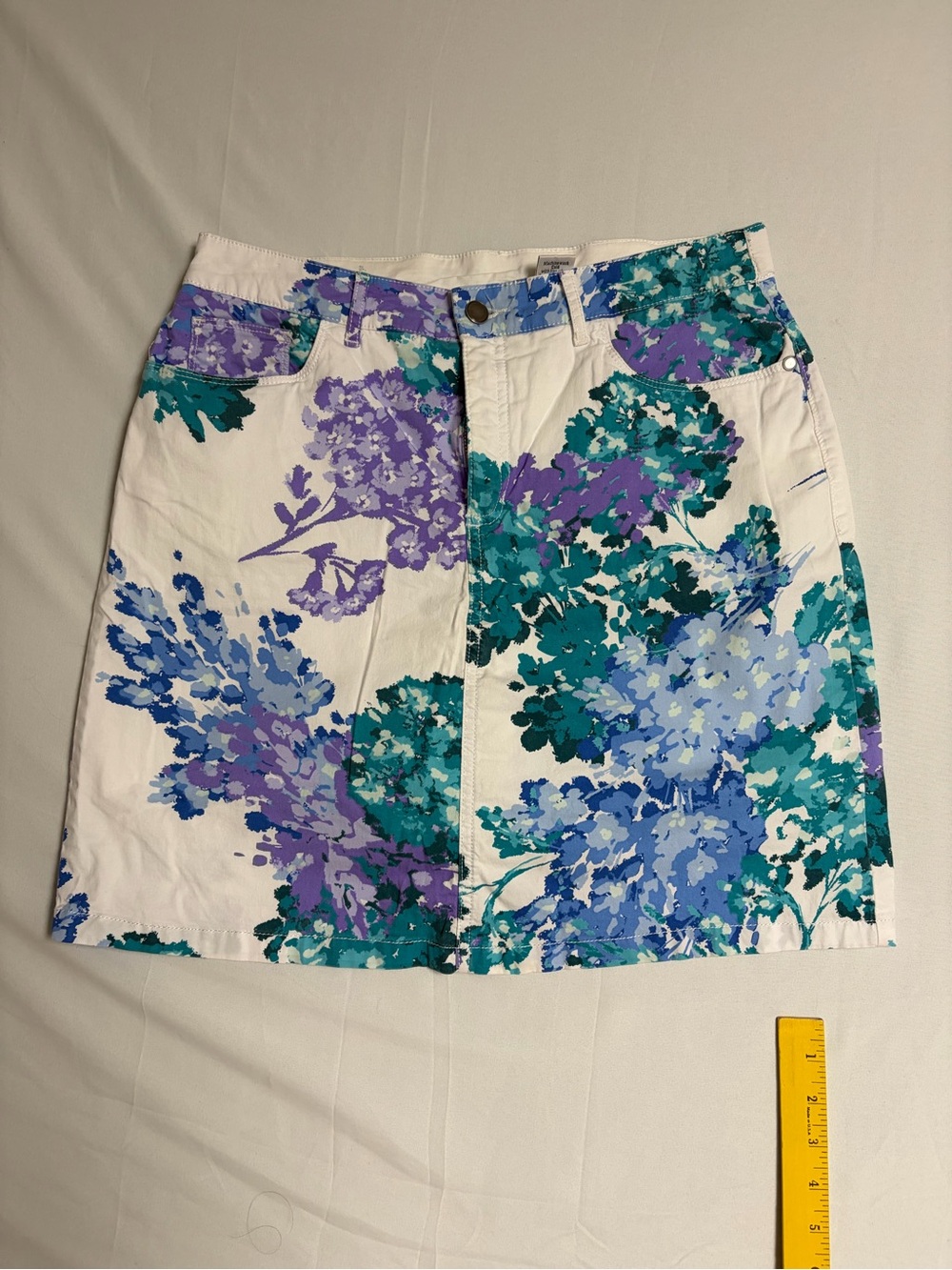 croft & barrow White Mini Skirt with Blue, Teal & Purple Floral Print